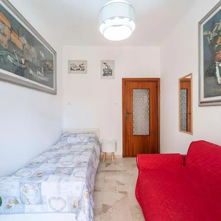 Paoli Apartment *
