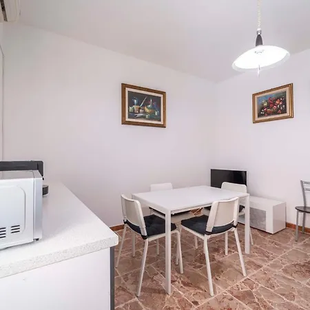 Paoli Apartment *